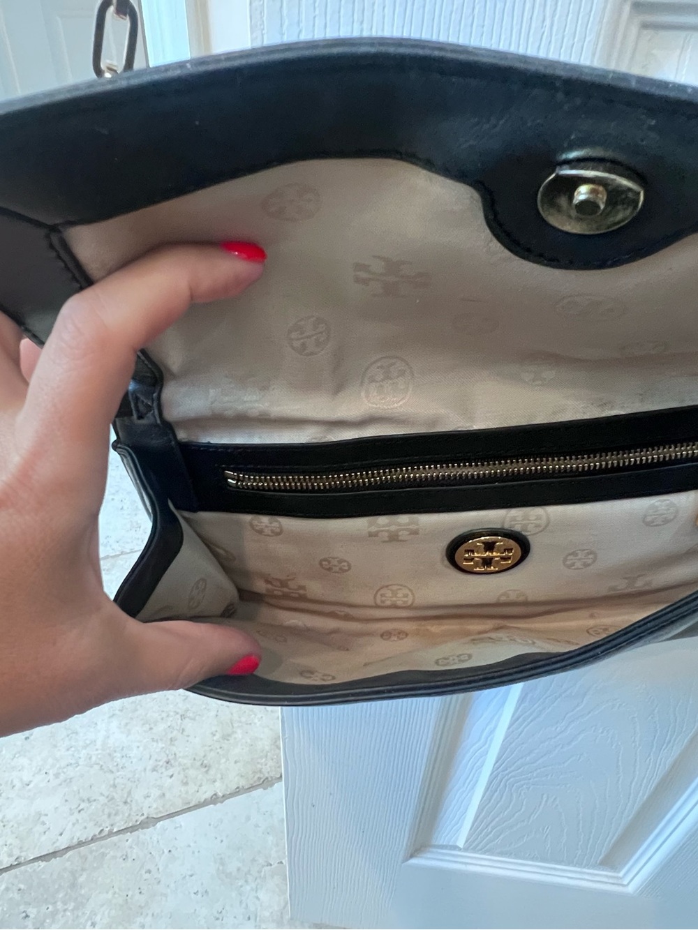 Tory Burch Black Leather Chain-Shoulder Bag - Picture 2 of 3